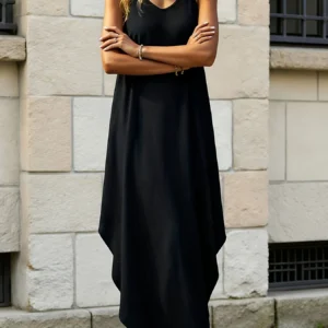 Vestido casual negro maxi para mujer vista frontal.